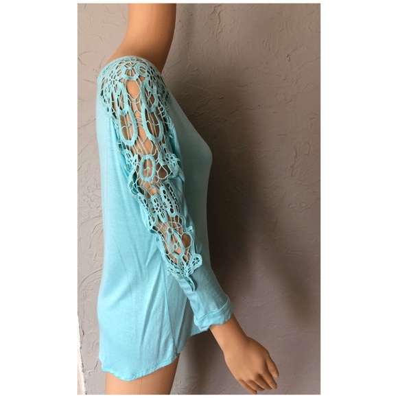 Super Soft and Comfy Crochet Sleeve Top - Picture 2 of 7